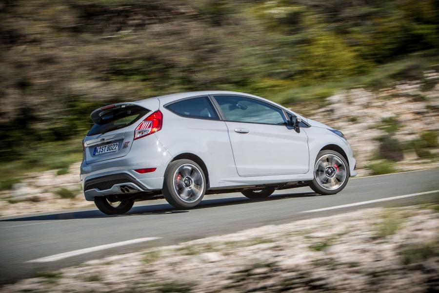  Ford Fiesta ST200 2016 года  (фото 25 из 36)